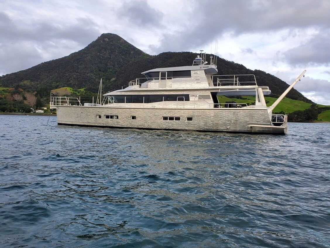 buy explorer yacht Deo Juvante M26